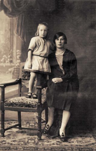 Freerikje en Martje Albertsma (foto Amsterdam omstreeks 1926)
