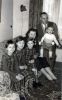 Willem Albertsma en Jacoba van Hulzentop met kinderen (vlnr) Carolina, Petronella, Marianne en Willem (foto 1955).jpg