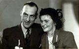 Bestandsnaam=Huwelijk 1952 van Willem Albertsma(1912-1986) en Jacoba van Hulsentop(1925-2000).JPG
Bestandsgrootte=79KiB
Afmetingen = 1566x984
Datum toegevoegd = 05 feb 2005 Huwelijk 1952 van Willem Albertsma(1912-1986) en Jacoba van Hulsentop(1925-2000).JPG