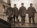 Vlnr Jaap Nijdam, Wiebe Blom, Rinze Albertsma en Dirk van Dijk (foto tussen 1930 en 1935).JPG