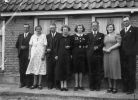 Bestandsnaam=V.l.n.r. Romke deJong, Baukje deVries, Kerst Pieter Visser, Jantje deJong, Ittje deJong, Hessel deJong, Ieke deJong, Simon Vlas. Foto omstreeks 1940.jpg
Bestandsgrootte=168KiB
Afmetingen = 1024x741
Datum toegevoegd = 05 feb 2005 V.l.n.r. Romke deJong, Baukje deVries, Kerst Pieter Visser, Jantje deJong, Ittje deJong, Hessel deJong, Ieke deJong, Simon Vlas. Foto omstreeks 1940.jpg