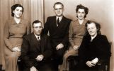 Jannie, Klaas, Jan, Eelkje en Meintje Schotanus omstreeks 1952.JPG