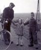 Bestandsnaam=Klaas Schotanus, Meiny- en Hylke Smits omstreeks 1960.jpg
Bestandsgrootte=60KiB
Afmetingen = 582x696
Datum toegevoegd = 05 feb 2005 Klaas Schotanus, Meiny- en Hylke Smits omstreeks 1960.jpg
