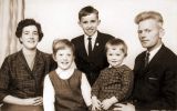 Bestandsnaam=Familie Smits 1965.JPG
Bestandsgrootte=47KiB
Afmetingen = 800x497
Datum toegevoegd = 05 feb 2005 Familie Smits 1965.JPG