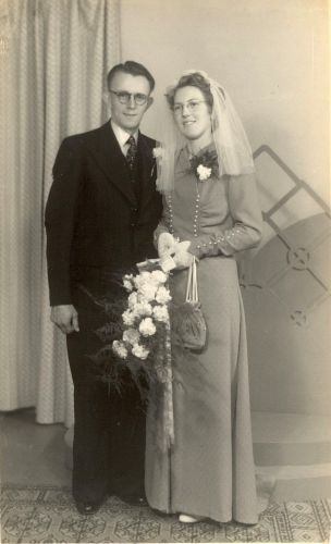 Trouwdag Evert Groen (1918-2001) en Pietje Smits foto 1950
