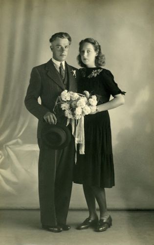 Hessel de Jong en Fre Albertsma trouwfoto 1942
Trefwoorden: Hessel Fre Albertsma 1942