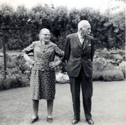 Pietertje Walthuis(1884-1970) Frederik Walthuis(1888-1975)
