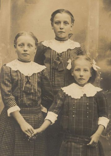 Anna, Meintje en Wietske Bouma