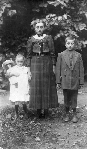 Eelkje (1907-1966), Johanna(1898-1967) en Klaas (1902-1989) Schotanus