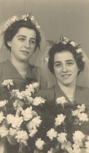 Jannie en Eelkje Schotanus trouwdag 27-02-1952