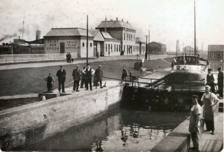 Stavoren oude sluis met station 1934